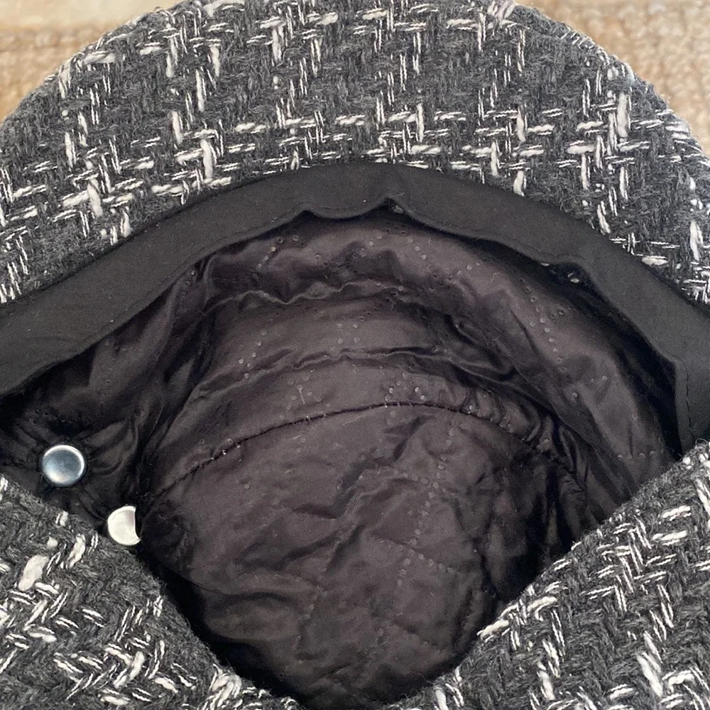 woolblend newsboy Cap Hat Women’s Grey & White Warm Woven Quilted button details